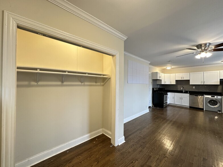 Building Photo - 2127 N Dayton St