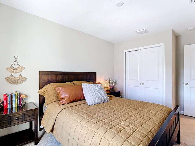 Building Photo - 10525 Oakside Dr