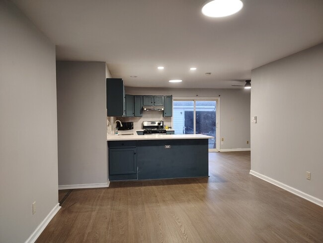 Building Photo - 434 Kenyon Ave