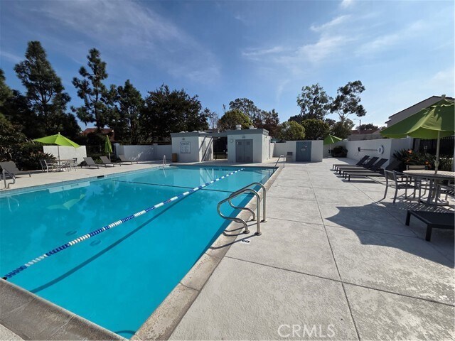 Building Photo - 11 Meadowsweet Way