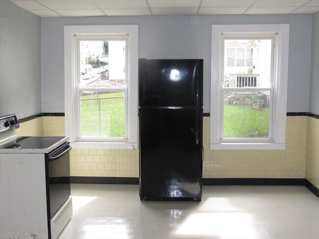 Building Photo - 2 Sturgis St