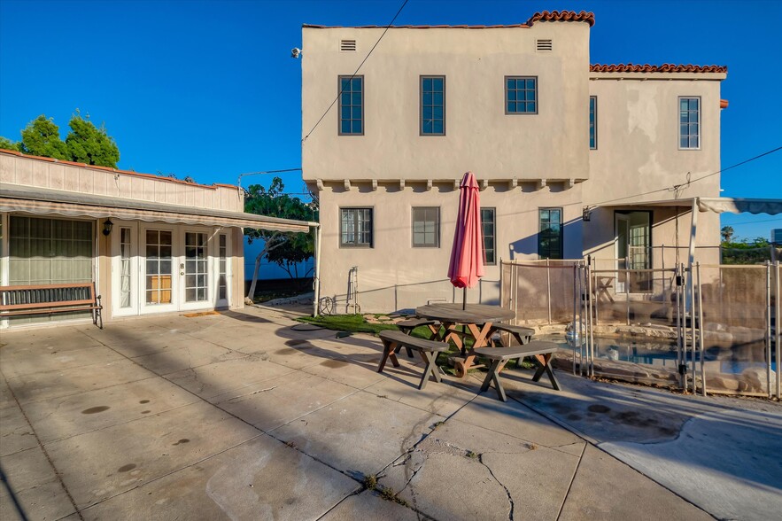 Building Photo - 366 S Crescent Heights Blvd