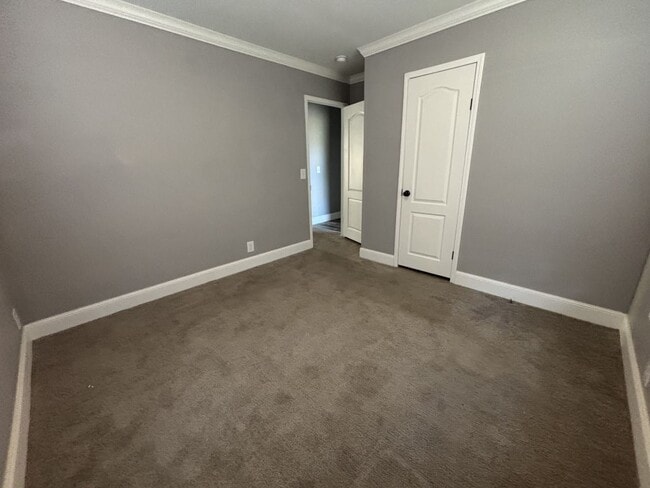 Building Photo - 10 Gatehouse Ct