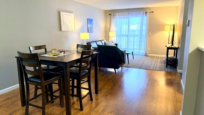 Building Photo - 4660 Reka Dr