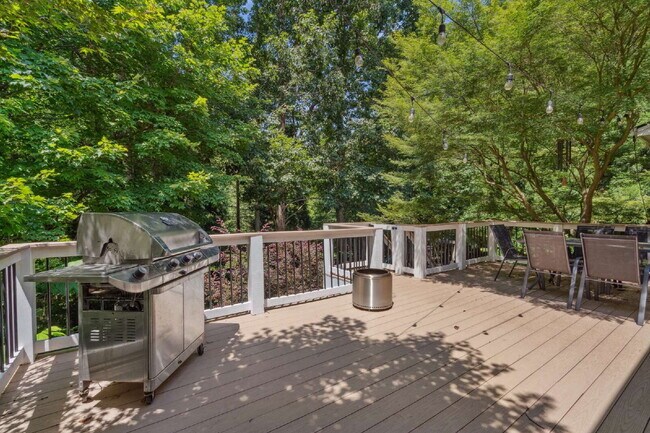 Building Photo - 4 Bed/3 Full Bath Furnished Home in Cary!