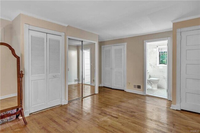 Building Photo - 1058 Wilmot Rd