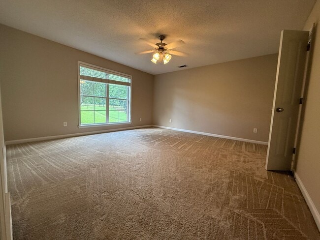 Building Photo - ADORABLE TWO STORY HOME IN GREAT LOCATION!