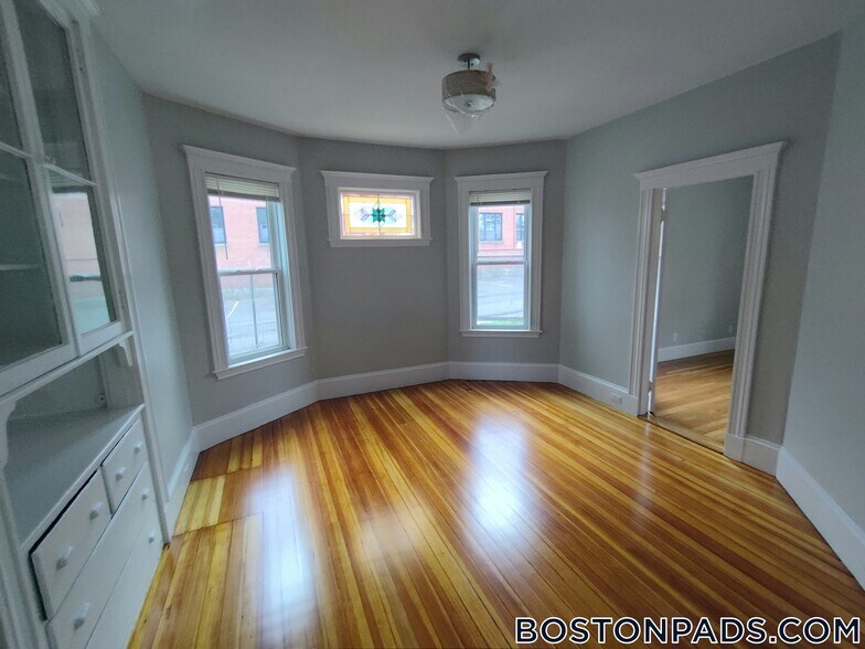 Building Photo - 159 Boston St