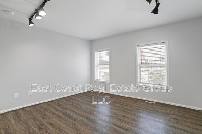 Building Photo - 131 Fairground Ave