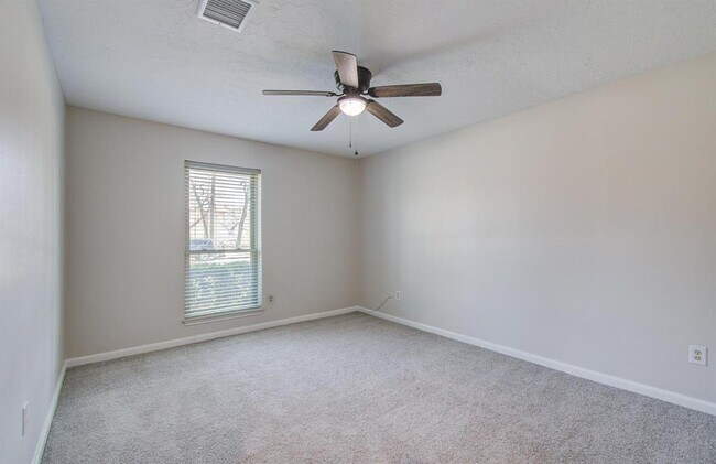 Building Photo - 3706 Brookbank Dr