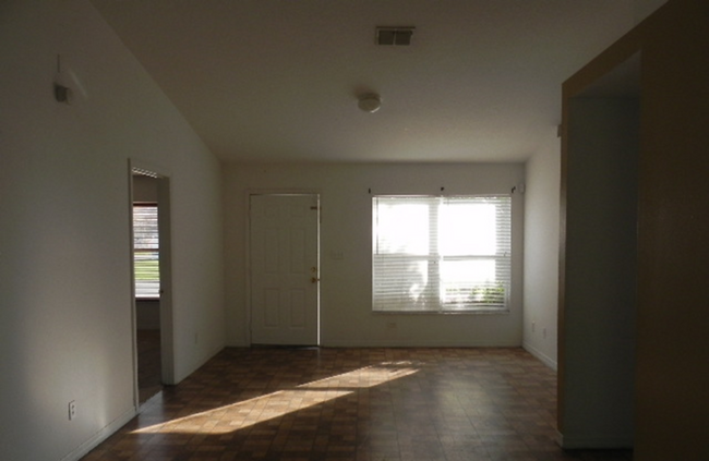 Building Photo - Single Family Home in BVL, Kissimmee
