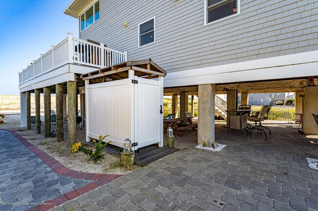Building Photo - 2102 Oceanfront