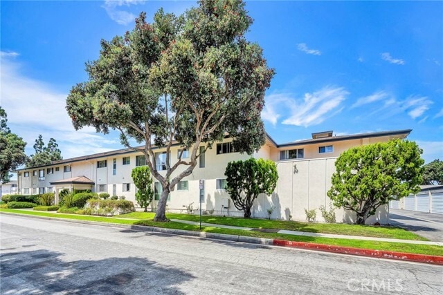 Building Photo - 3205 Merrill Dr