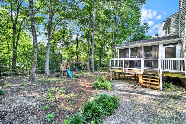 Building Photo - Spacious 4 Bed 2.5 bath Home in Davis Lake...