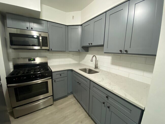 Building Photo - 2638 Daphne Rd