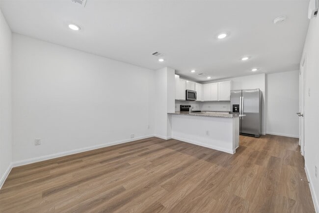 Building Photo - 2037 E Gemini Dr