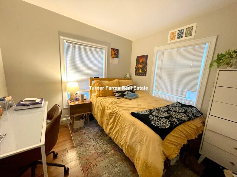 Building Photo - 724 Parker St