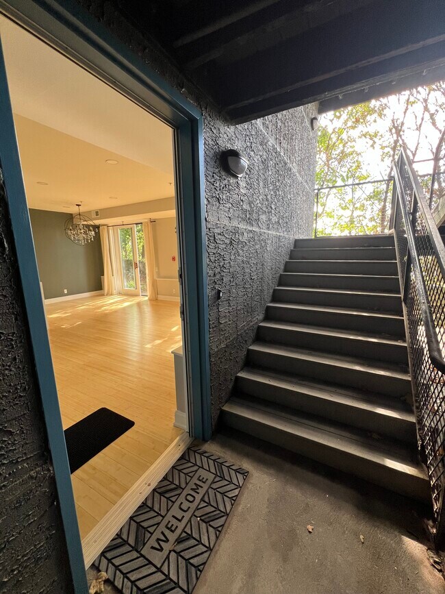 Building Photo - 182 Gay St