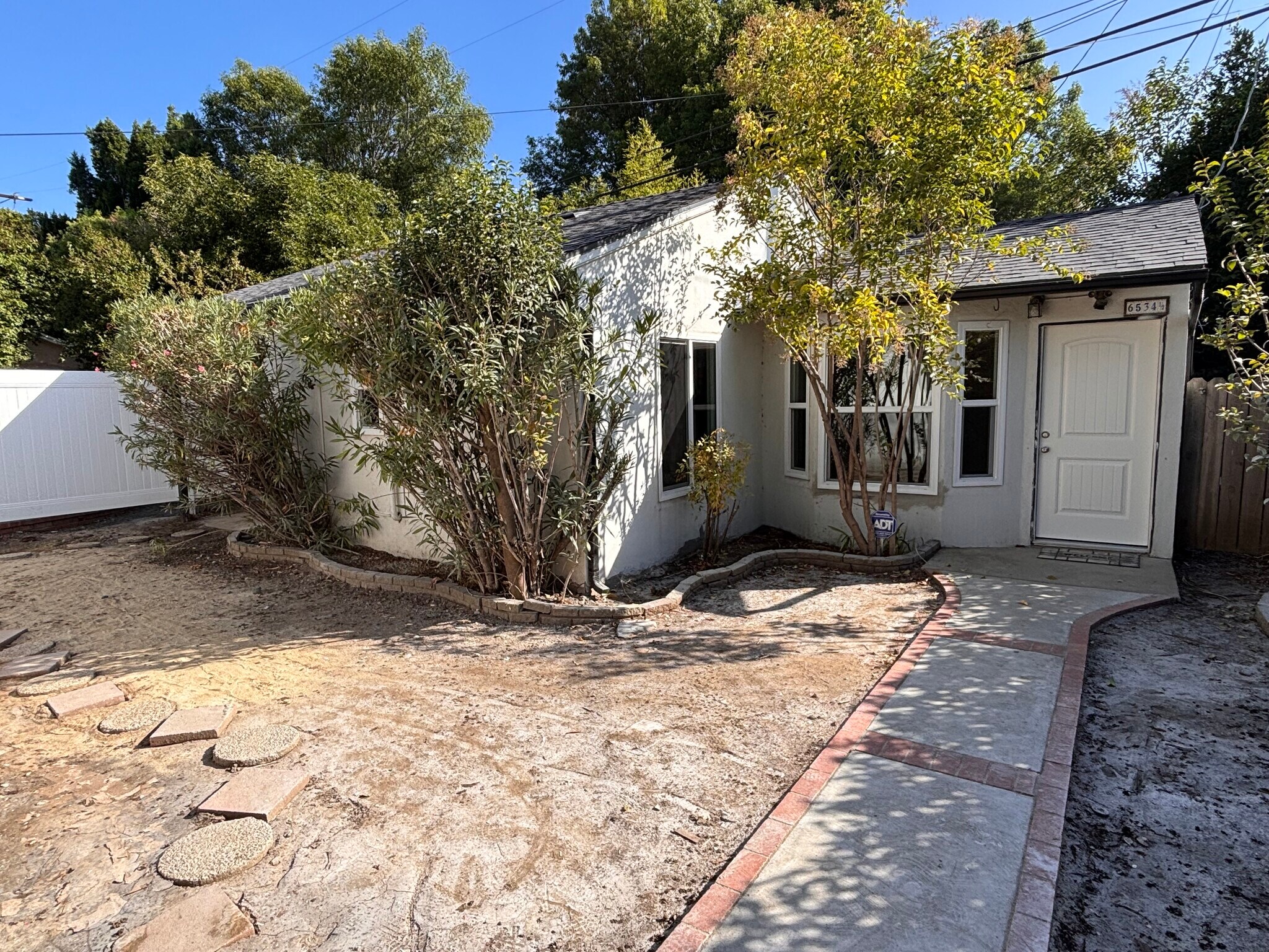 Building Photo - 6534 Peach Ave