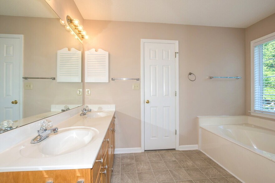 Building Photo - 1248 Mill Race Ln