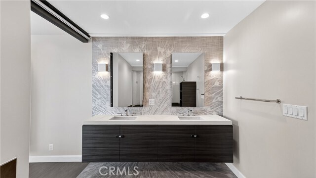 Building Photo - 855 Santa Ana St