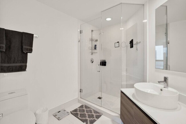 Building Photo - 121 NE 34th St