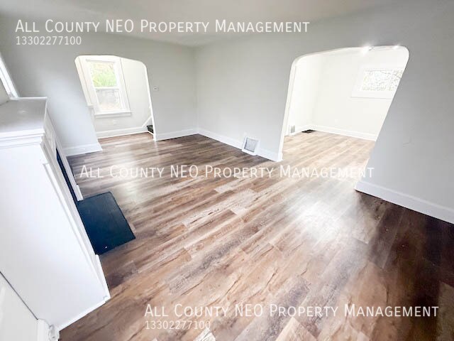 Building Photo - 575 Fernwood Dr