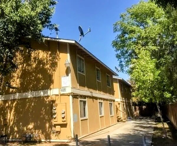 Building Photo - 2553 S Holloway Ave