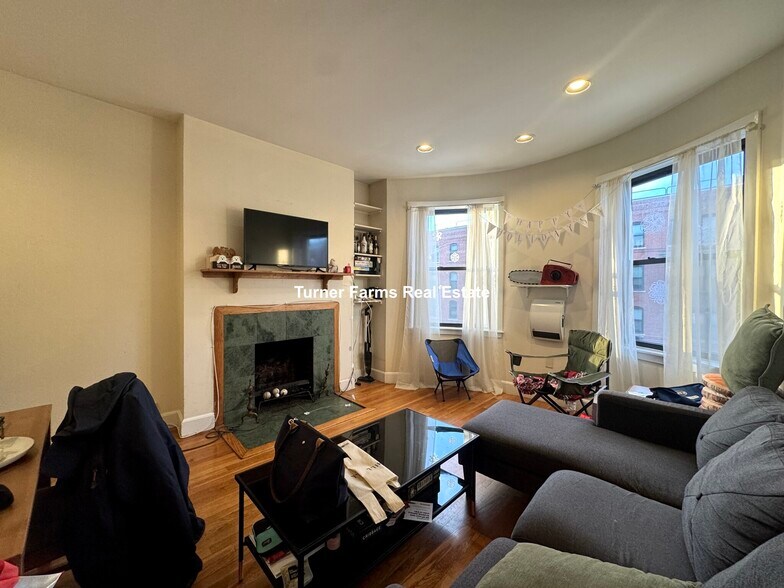 Building Photo - 616 Columbus Ave