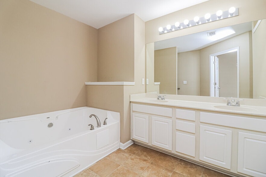 Building Photo - 234 Cavendar Way