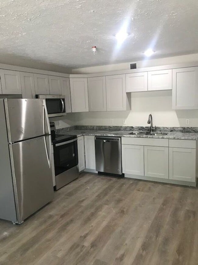 Building Photo - 2 bedroom 2 bath Apartment Branson MO- ADA compliant - Ask about our Move In Specials