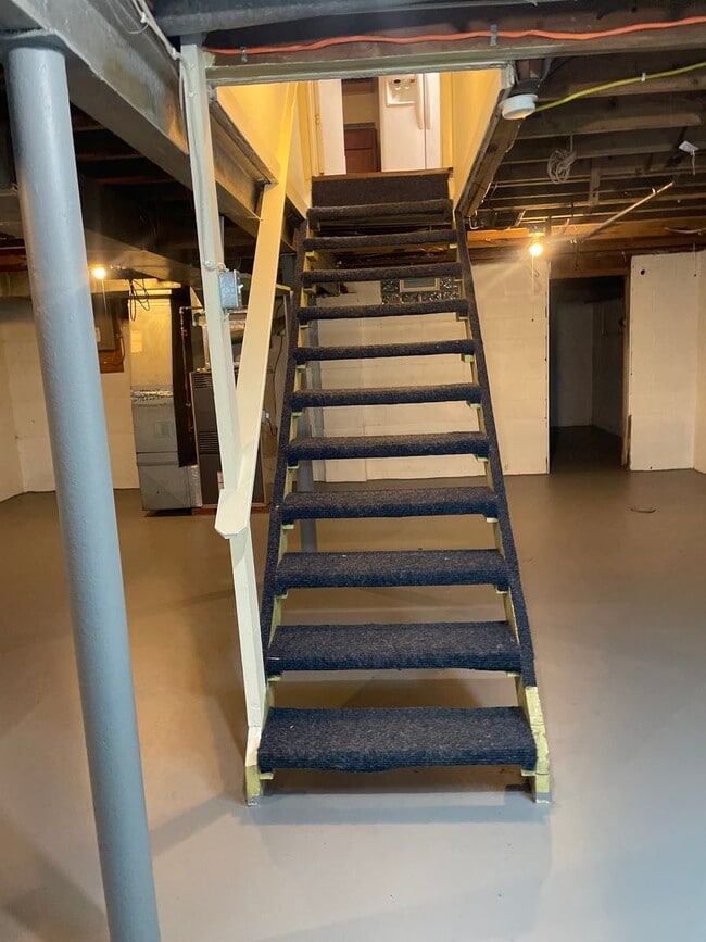 Building Photo - 8986 King Graves Rd NE