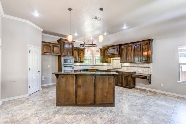 Building Photo - 7026 Chimney Hill Dr