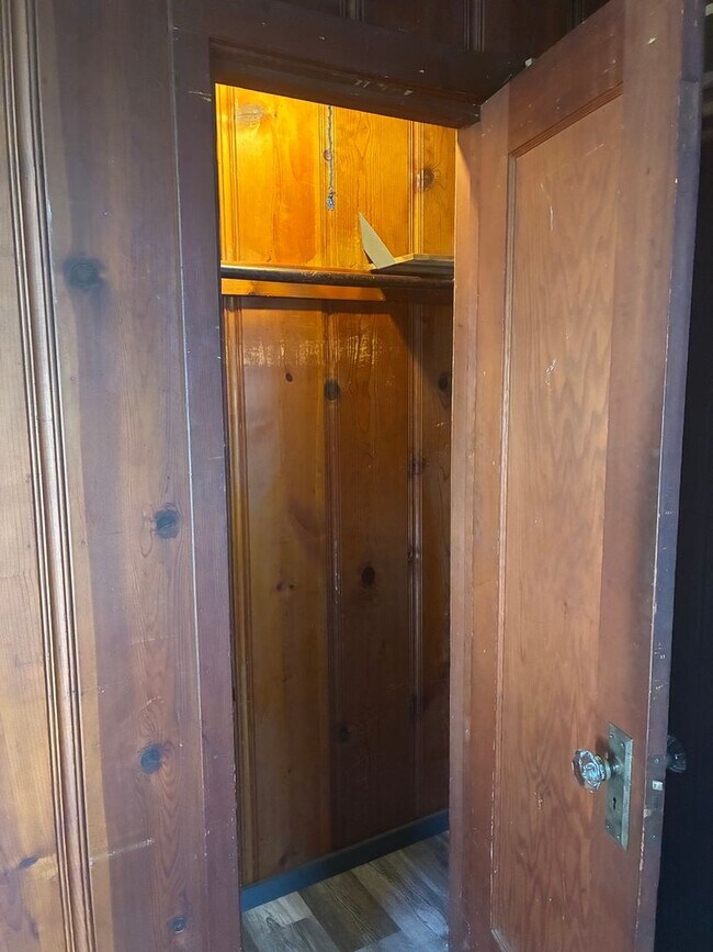 Building Photo - Charming Midtown Cottage - 1 bedroom/1 bath