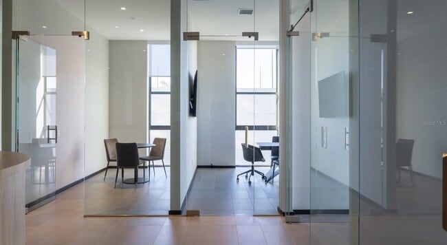 Building Photo - 434 N Orange Ave