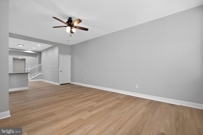 Building Photo - 325 Monmouth St