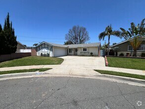 Building Photo - Darling Updated 4 Bed 2 Bath Orange Home