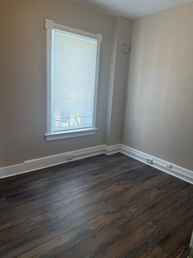 Building Photo - Duplex located on Winter Street in Hagerstown