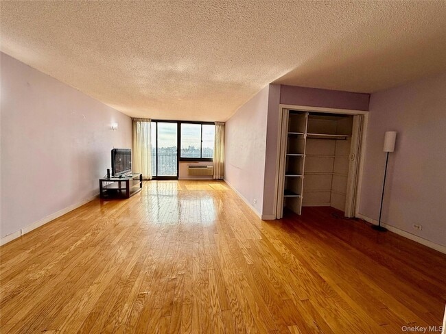 Building Photo - 150-38 Union Tpke Un