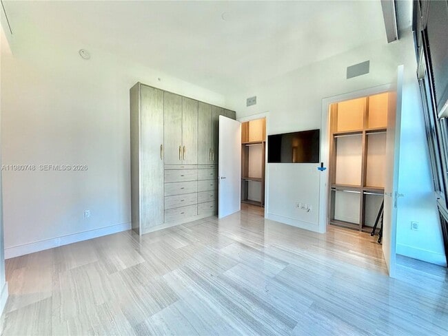 Building Photo - 1451 Brickell Ave