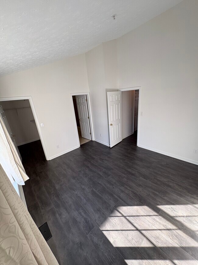 Building Photo - 305 Mt Royal Ave