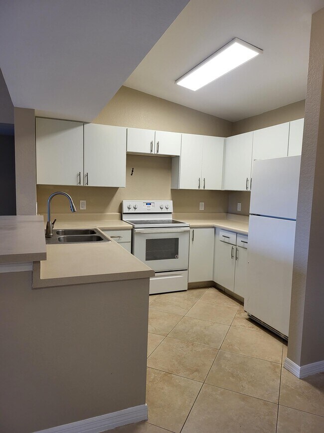 Building Photo - 8288 Key Royal Ln