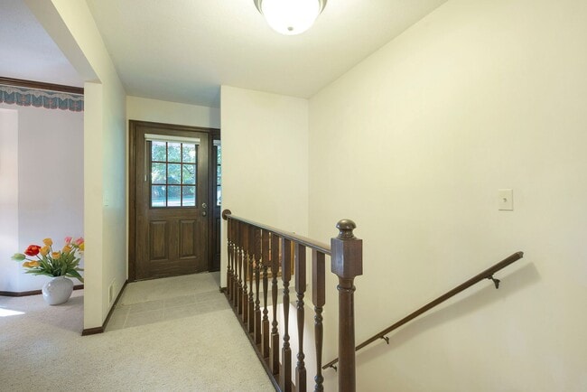 Building Photo - Beautiful 3BD/2.5BA Ranch in Park-like Setting