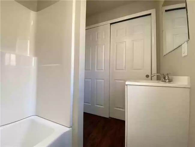 Building Photo - Stunning 4 Bed Home
