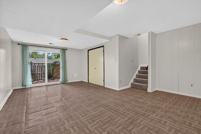Building Photo - 8346 Stationhouse Ct