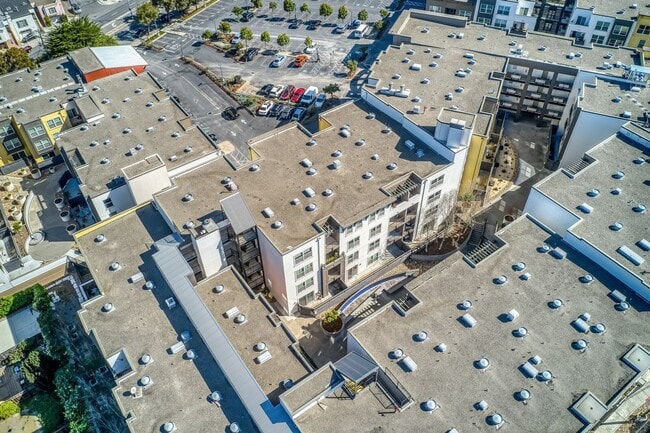 Building Photo - 2 bedroom 2 bathroom condo
