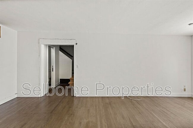 Building Photo - 25 Selborne Dr