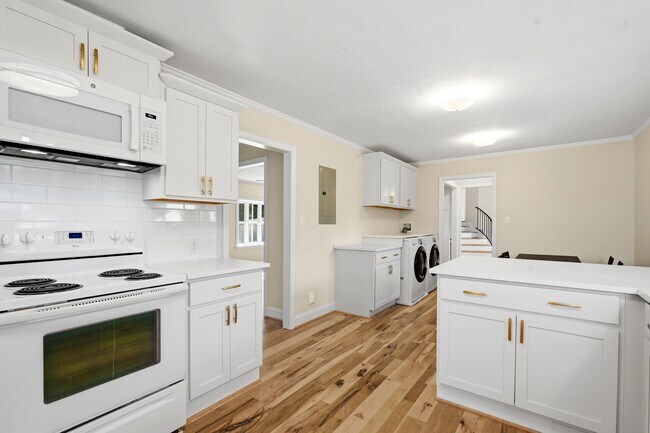 Building Photo - 607 Longleaf Ave