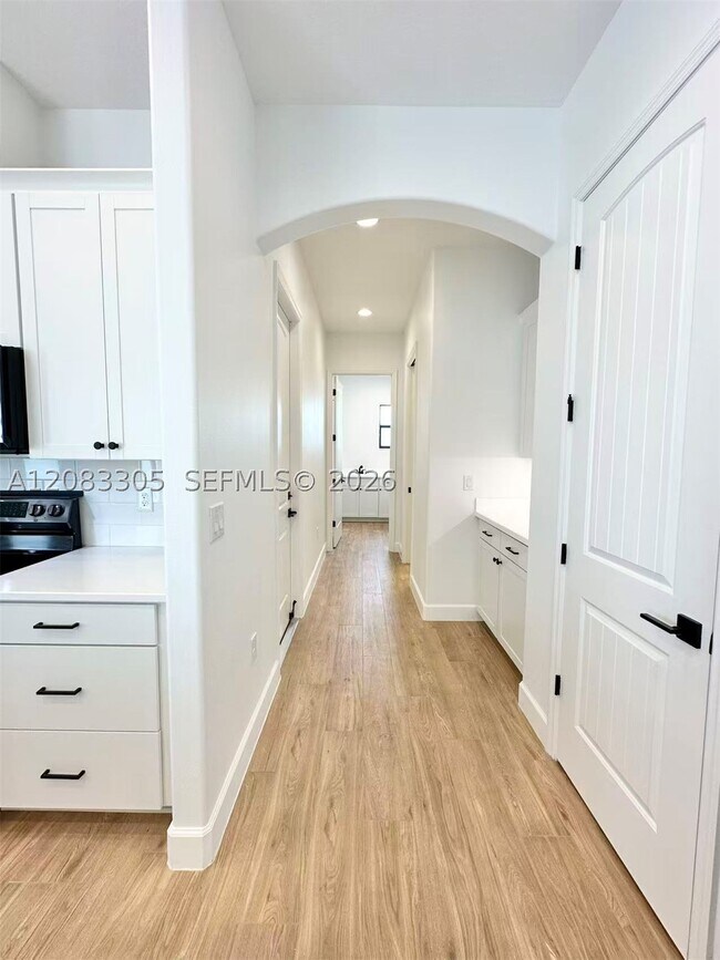 Building Photo - 8436 Lyside Dr