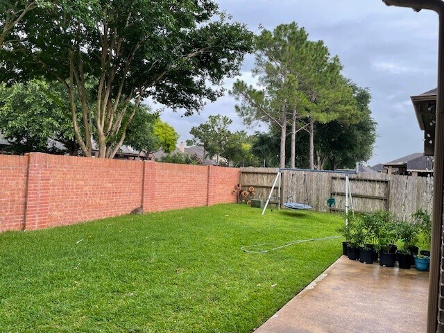 Building Photo - 2801 Field Hollow Dr